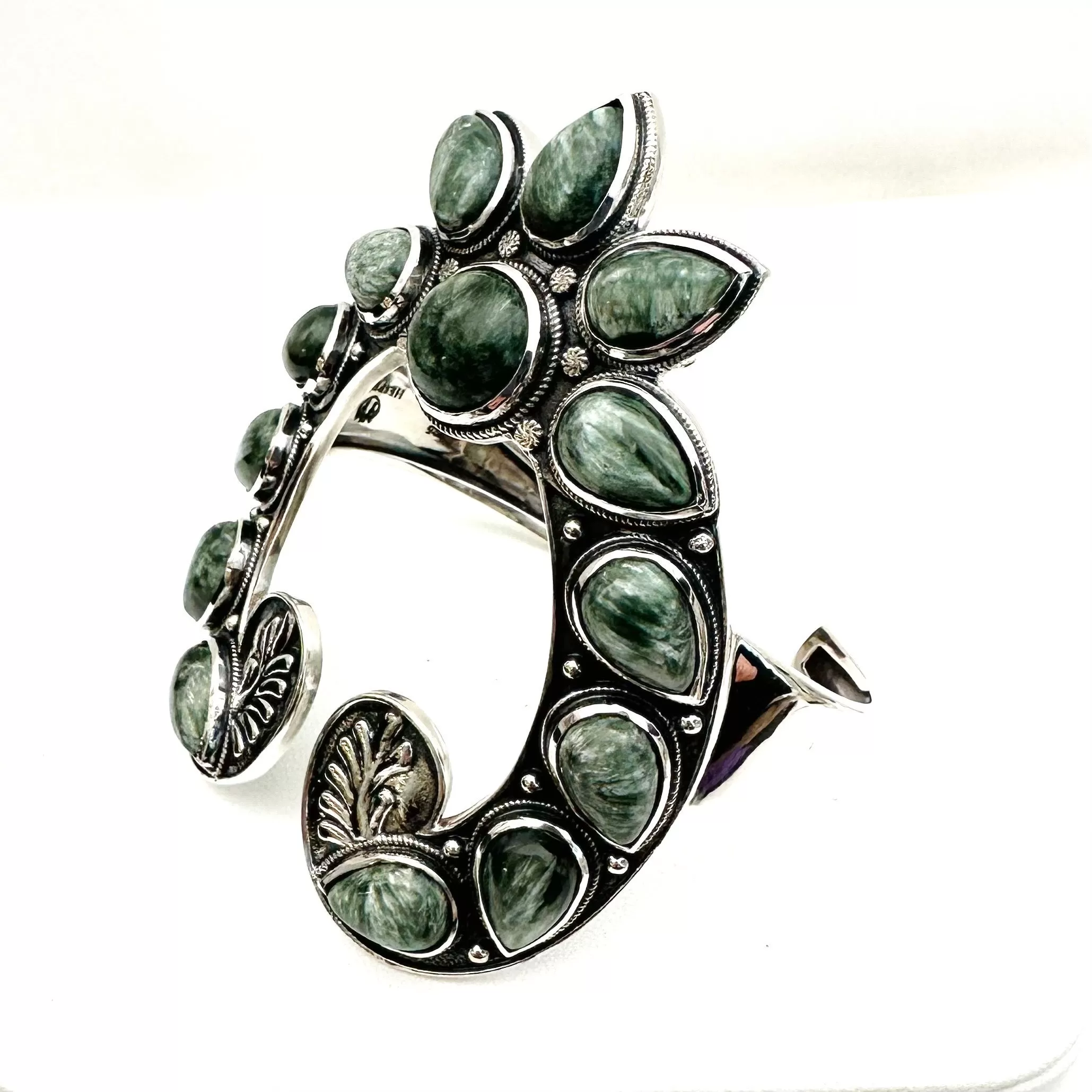 Phoenix Naja Cuff - Seraphinite