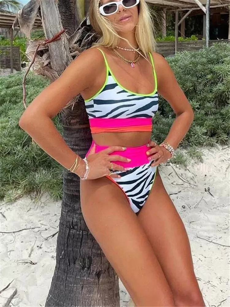 Rosafarbener Zebra-gestreifter Bikini mit hoher Taille